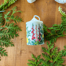 Load image into Gallery viewer, Small Pillar Candle 01