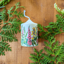 Load image into Gallery viewer, Small Pillar Candle 04