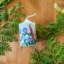 Load image into Gallery viewer, Small Pillar Candle 04